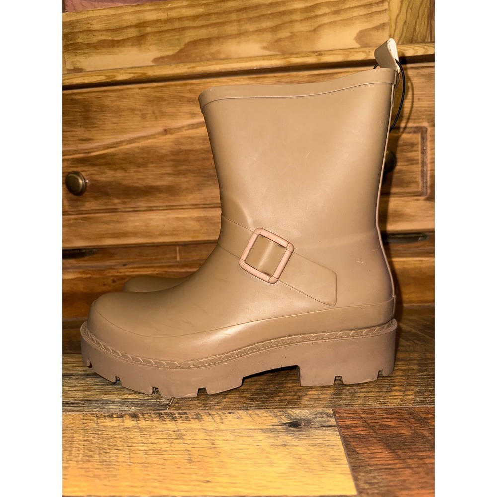 NWT Time and Tru Almond Short Buckle Rain Boots Beige Lug Sole Size 8